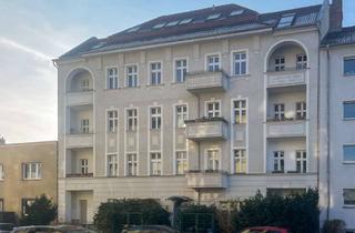 Wohnung kaufen in 12489 Adlershof, Bezugsfreie Altbauwohnung mit Balkon und eigenem Garten