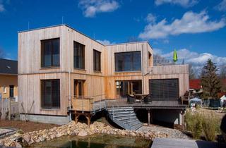 Haus kaufen in 14806 Bad Belzig, Bauhausstil mit charmanten Garten, Naturbadeteich und Sauna