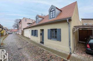 Einfamilienhaus kaufen in 14542 Werder (Havel), Verkauf im Nießbrauch: 3-Zimmer-Einfamilienhaus mit Innenhof & Remise auf der Insel Werder (Havel)