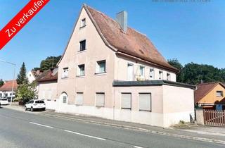 Mehrfamilienhaus kaufen in 90574 Roßtal, Vielseitiges Mehrfamilienhaus mit großem Potenzial in zentraler Lage