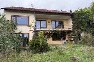 Einfamilienhaus kaufen in 91448 Emskirchen, Emskirchen - Potenzial für Großes - Sanierungsbedürftiges EFH mit einzigartiger Hanglage in Emskirchen