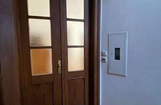 Wohnung kaufen in 60329 Gutleutviertel, Leere, zentral gelegene frisch renovierte Altbauwohnung