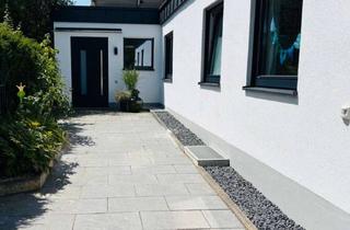 Haus kaufen in Nördlinger Strasse, 86343 Königsbrunn, Freistehender Bungalow mit gehobener Ausstattung in Königsbrunn