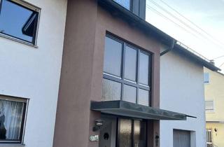 Haus kaufen in Liebigstraße 21, 86405 Meitingen, Zweifamilienhaus mit Potenzial für eine weitere Wohnung in 86405 Meitingen-Herbertshofen