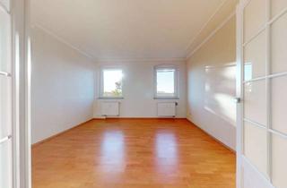 Wohnung kaufen in 13581 Spandau, Bezugsfreie Altbauwohnung mit Echtholzparkett