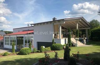 Villa kaufen in 93142 Maxhütte-Haidhof, Unternehmervilla mit 2 weiteren Wohnungen, Büro, Laden, Lager, Garagen, Terrasse auf ges. ca. 420 m²
