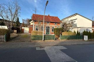 Haus kaufen in 23611 Bad Schwartau, Baugrundstück mit Altbestand