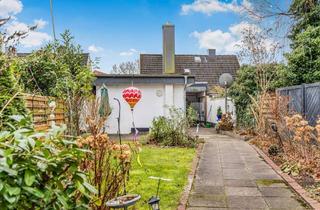 Doppelhaushälfte kaufen in 24539 Neumünster, Charmante Doppelhaushälfte mit modernem Anbau auf pflegeleichtem Grundstück