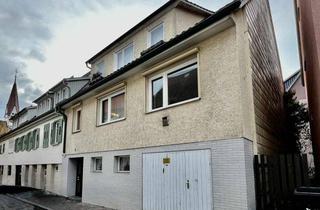 Haus kaufen in 73207 Plochingen, 73207 Plochingen-Zentrum: Zweifamilienhaus mit Ausbaupotenzial. Hoher Modernisierungsbedarf. Frei.