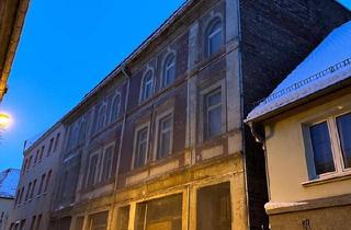 Mehrfamilienhaus kaufen in 06721 Osterfeld, Osterfeld - Mehrfamilienhaus in Osterfeld starksanierungsbedürftigt