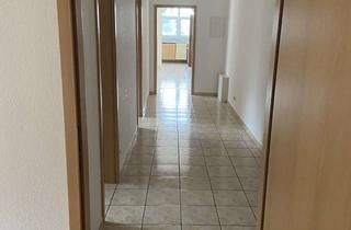 Wohnung mieten in Eberhardstr. 37, 42853 Innen, Helle 3-Zimmer-Dachgeschosswohnung über den Dächern von Remscheid