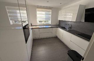 Wohnung kaufen in 42499 Hückeswagen, Hückeswagen - 3-Zimmer Wohnung mit Garage und Balkon zu Verkaufen Innenstadt