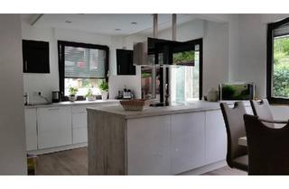 Haus kaufen in 76532 Baden-Baden, Baden-Baden - Zweifamilienhaus mit Einliegerwohnung und großem Garten mit Pool