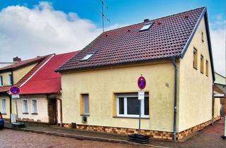 Haus kaufen in 06385 Aken, Stadthaus in Verbindung mit einem angrenzenden Haus mit Potenzial in Aken