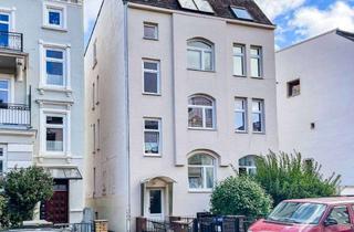 Wohnung kaufen in 23554 St. Lorenz Nord, Stuck, Dielen & Licht – Altbau mit Charakter und Renovierungspotenzial für deinen Wohntraum