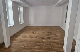 Wohnung mieten in Deckerstr., 72764 Reutlingen, Wohnen mit Charakter: 3-Zimmerwohnung in denkmalgeschütztem Stadthaus in zentraler Lage- WG geeignet