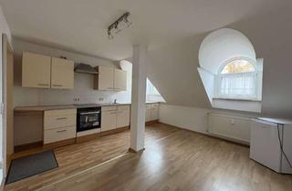 Wohnung mieten in Äußere Crimmitschauer Straße 78, 08393 Meerane, Charmante Dachgeschosswohnung mit Einbauküche in Meerane