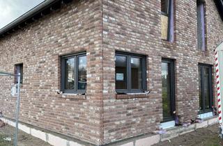 Wohnung mieten in Max-Devries-Straße 18, 47652 Weeze, Erstbezug: Moderne 3-Zimmer Wohnung mit überdachter Terrasse, Garten & Garage in Weeze, 90qm, KFW40