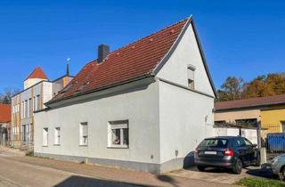 Haus kaufen in 06796 Brehna, Gestaltungspotenzial: Realisieren Sie selbst Ihr Zuhause nach eigenen Vorstellungen in urbaner Lage
