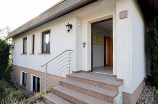 Haus kaufen in 01609 Gröditz, Top-Gelegenheit - modernes Zweifamilienhaus - real geteilt