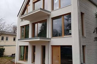 Wohnung kaufen in 16548 Glienicke, Exklusiv & individuell: Luxus-Wohnetage mit Galerie in Top-Lage.