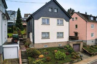 Haus kaufen in 66292 Riegelsberg, Riegelsberg - Gepflegtes Zweifamilienhaus in ruhiger Nebenstraße von Riegelsberg