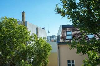 Wohnung kaufen in Brunnenstraße 38, 10115 Mitte, Möblierte 3-Zimmer-Altbauwohnung in Berlin-Mitte – Dachterrasse mit Blick auf den Fernsehturm