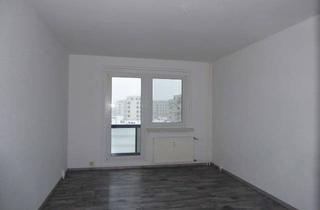 Wohnung mieten in Havelländer Ring 55, 12629 Hellersdorf, Single-Wohnung mit Balkon, Wannenbad und Kammer - Nur für EINE Person!