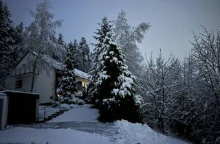Wohnung kaufen in 95466 Weidenberg, 3 Zimmer Dachgeschosswohnung mit Balkon in Weidenberg (OT Sophienthal)