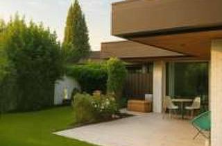 Wohnung kaufen in 82031 Grünwald, Designklassiker in Grünwald - Sepp Ruf Bungalow - Schwimmbad und Sauna - zwei Einheiten