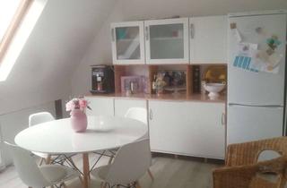 Wohnung mieten in 41539 Dormagen, 2-Zimmer-Dachgeschosswohnung mit Stellplatz & Einbauküche Nähe Dormagen Bahnhof