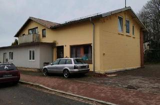 Mehrfamilienhaus kaufen in 25557 Hanerau-Hademarschen, Hanerau-Hademarschen - sanierungsbedürftiges Mehrfamilienhaus mit Potential.