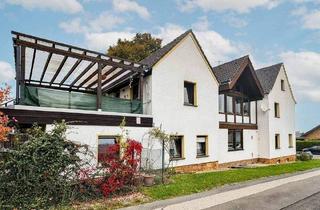 Haus kaufen in 53894 Mechernich, Mechernich - Schönes Ein- bis Zweifamilienhaus mit Carport und Pool für die ganze Familie in Mechernich-Holzheim