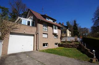 Haus kaufen in 71229 Leonberg, 2-Familienhaus in guter Wohnlage: Garage / Modernisiert / Rendite
