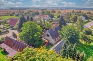 Einfamilienhaus kaufen in Bienenweg 39, 17039 Neuenkirchen, Renovierungsbedürftiges Einfamilienhaus samt Garten, 2 Garagen und 3 Freistellplätzen