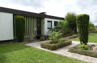 Haus kaufen in 66687 Wadern, Wadern - Architektenhaus mit Einliegerwohnung, zwei Einzelgaragen und unverbaubarem Weitblick