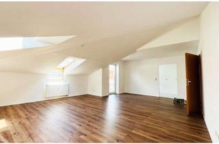 Wohnung kaufen in Viktoriastraße 70 b, 16727 Velten, Lichtdurchflutete Dachgeschosswohnung mit zwei Balkonen und Tiefgaragenstellplatz