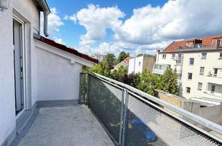 Wohnung kaufen in Viktoriastraße 70 b, 16727 Velten, Lichtdurchflutete Dachgeschosswohnung mit zwei Balkonen, Einbauküche und Tiefgaragenstellplatz