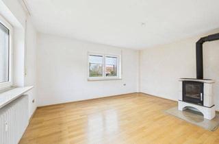 Haus kaufen in 90574 Roßtal, Zweifamilienhaus mit Potenzial in ruhiger Wohngegend