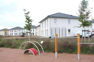 Haus mieten in Zum Feldrain, 15732 Schulzendorf, Brandneu 2025: 4-Zimmer, 400 m² Garten, KfW‑Effizienz - Familienparadies in Schulzendorf