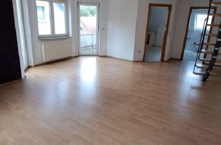 Wohnung kaufen in Haller Strasse, 74423 Obersontheim, 3,5 Zimmer-Wohnung über zwei Etagen mit Balkon und TG- gute Mietrendite!