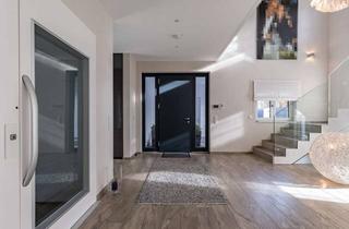 Villa kaufen in 82064 Straßlach-Dingharting, FIRST I Zeitlos elegante Villa mit Außenpool