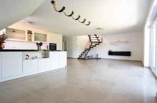 Wohnung kaufen in 76855 Annweiler, Annweiler am Trifels - Neuwertige 4,5-ZKB-Maisonette-Wohnung mit Stellplatz und Garage