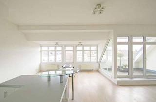 Wohnung kaufen in Simon-Dach-Strasse 10, 10245 Friedrichshain, Bezugsfreie Dachgeschoss-Whg mit Terrasse EBK Kamin u. Aufzug
