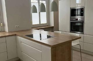 Wohnung mieten in Wupperstr. 101, 42651 Solingen-Mitte, Hauscharakter Charmante 5,5-Zimmer-Altbauwohnung mit Einbauküche und großem Garten