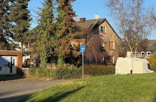 Haus kaufen in 45731 Waltrop, Kettelersiedlung - Kaufgrundstück: 3-Fam.-Haus mit Garten, Terrasse, Balkon und 2 Garagen!