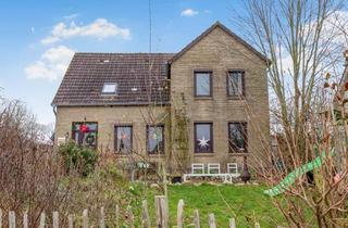 Haus kaufen in 24364 Holzdorf, Charmantes Haus von 1913 mit Potenzial, Altbau mit Charakter in verkehrsgünstiger Lage