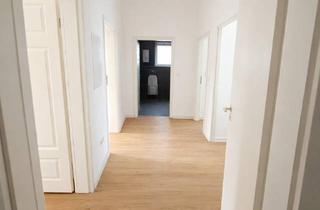 Mehrfamilienhaus kaufen in 42651 Solingen-Mitte, Sanierungsbedürftiges Mehrfamilienhaus mit 2 Einheiten in begehrter Solinger Lage.