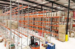 Gewerbeimmobilie mieten in 46446 Emmerich, 400 Palettenplätze in Logistikhalle