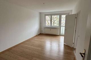 Wohnung mieten in Theodor-Storm-Straße, 18106 Evershagen, 3-Zimmer-Wohnung mit Duschbad, Laminat und großem Süd-Balkon